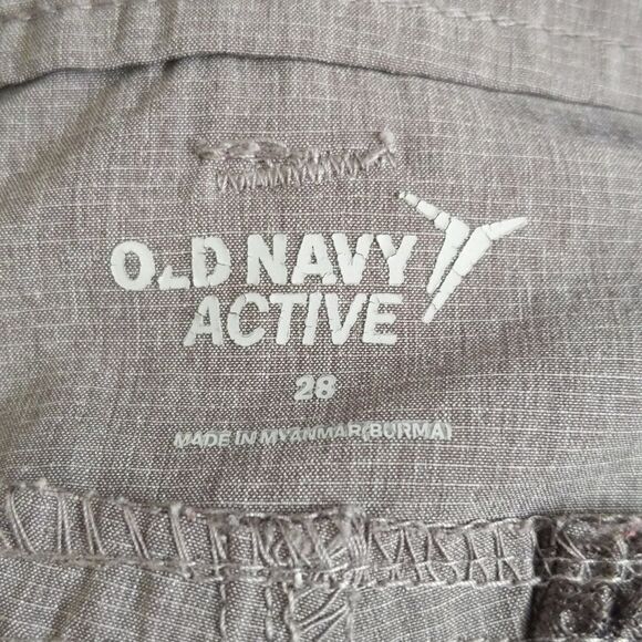 5/$55 Old Navy Active men's grey shorts, zip & button, 4 pockets, size 28 - Picture 3 of 4
